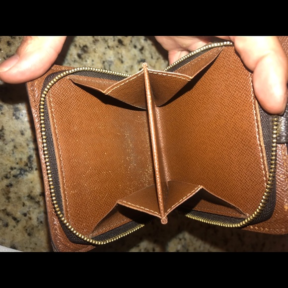 CERTIFIED AUTHENTIC LV Compact Wallet - Picture 6 of 8